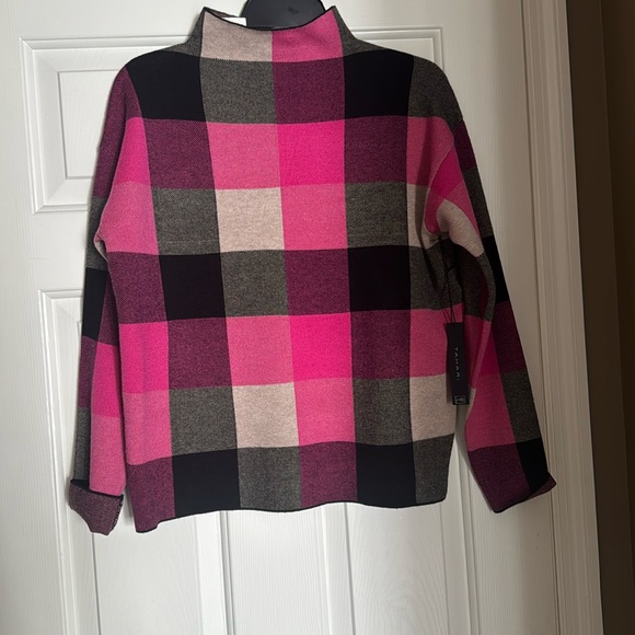 Tahari Tops - NWT- Small Petite Tahari beautiful sweater